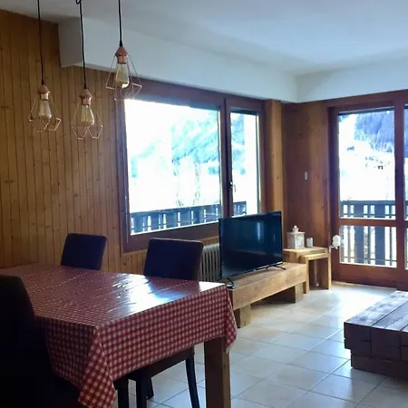 Apt With Balcony In Chamonix-Mont-Blanc 아파트